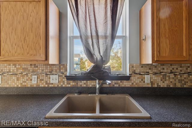 Builiding view thirteen for 868 Deer Run Lake, Holly, MI. 48442