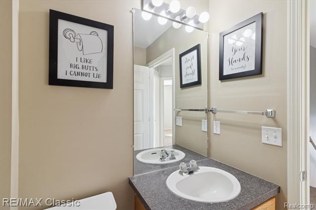 Builiding view thirty four for 868 Deer Run Lake, Holly, MI. 48442