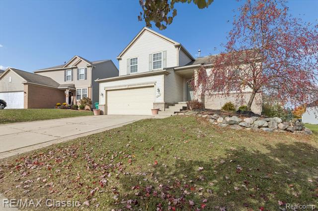 Builiding view three for 868 Deer Run Lake, Holly, MI. 48442