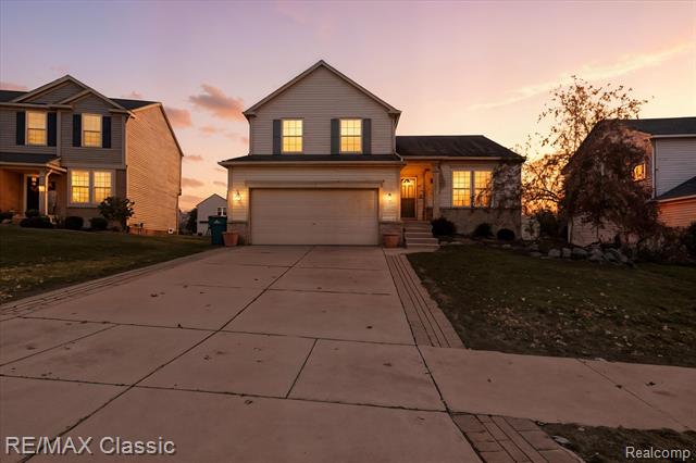 front view for 868 Deer Run Lake Rd, Holly, Mi. 48442