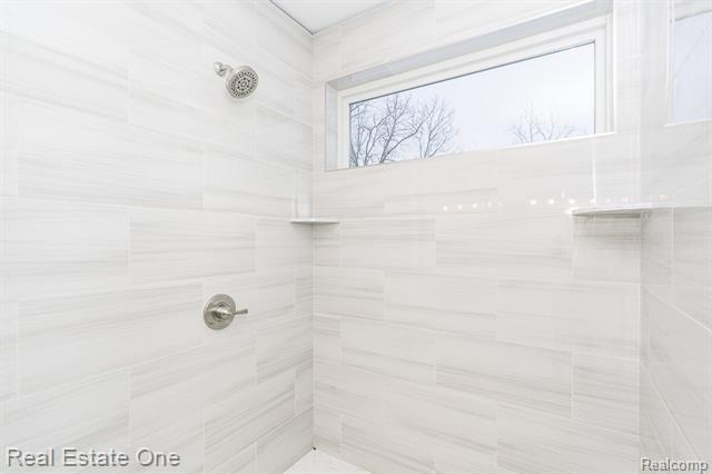 Builiding view thirty three for 225 E Predmore, Oakland, MI. 48363