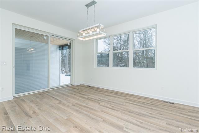 Builiding view twenty one for 225 E Predmore, Oakland, MI. 48363