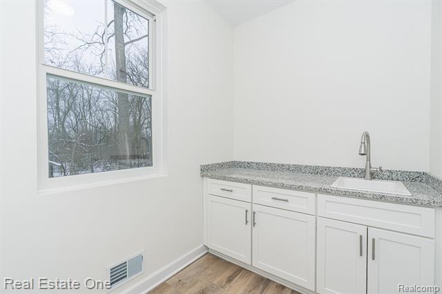 Builiding view twenty three for 225 E Predmore, Oakland, MI. 48363