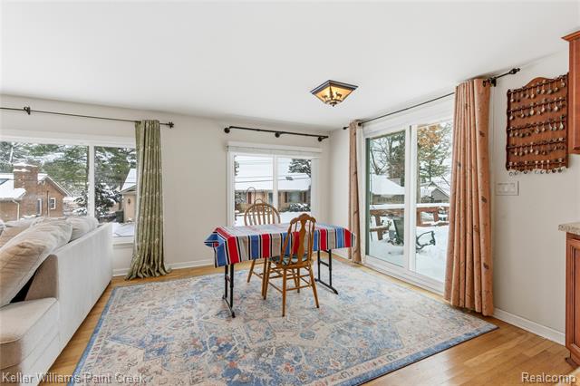 Builiding view five for 915 Dollar Bay, Lake Orion, MI. 48362