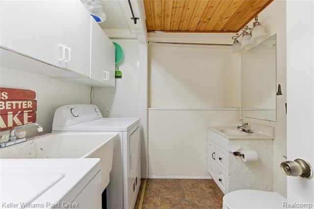 Builiding view fourteen for 915 Dollar Bay, Lake Orion, MI. 48362