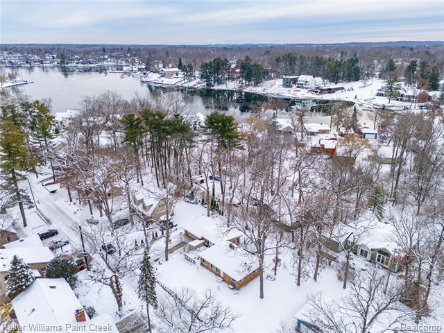 Builiding view nineteen for 915 Dollar Bay, Lake Orion, MI. 48362