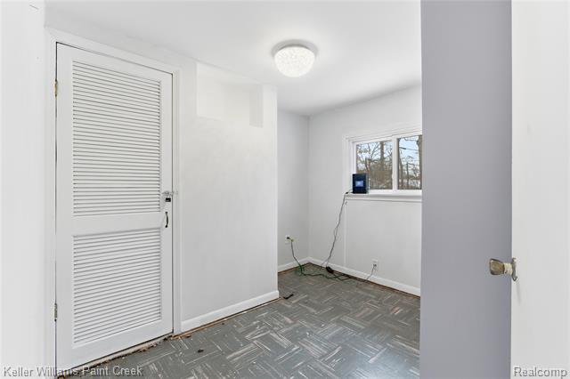 Builiding view ten for 915 Dollar Bay, Lake Orion, MI. 48362