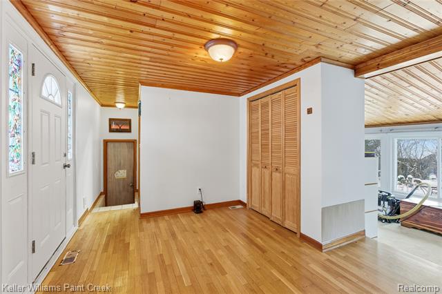 Builiding view twelve for 915 Dollar Bay, Lake Orion, MI. 48362