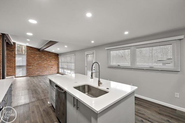 Builiding view twenty eight for 1765 E Predmore, Oakland, MI. 48363