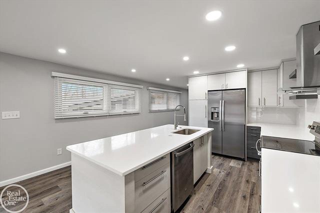 Builiding view twenty nine for 1765 E Predmore, Oakland, MI. 48363