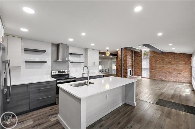 Builiding view twenty seven for 1765 E Predmore, Oakland, MI. 48363