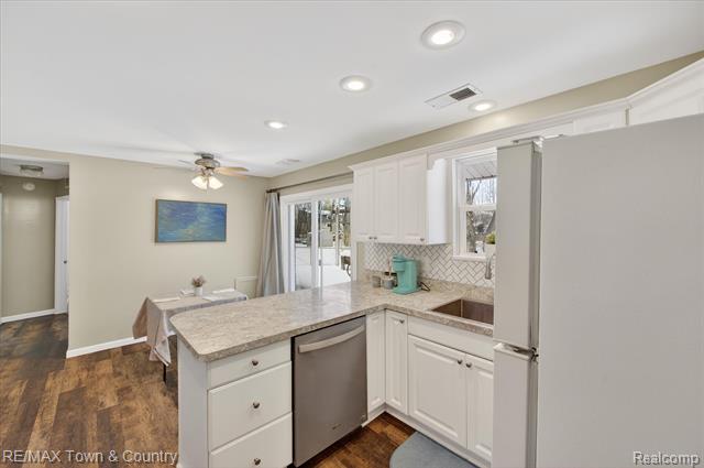 Builiding view eight for 109 N Corbin, Holly, MI. 48442