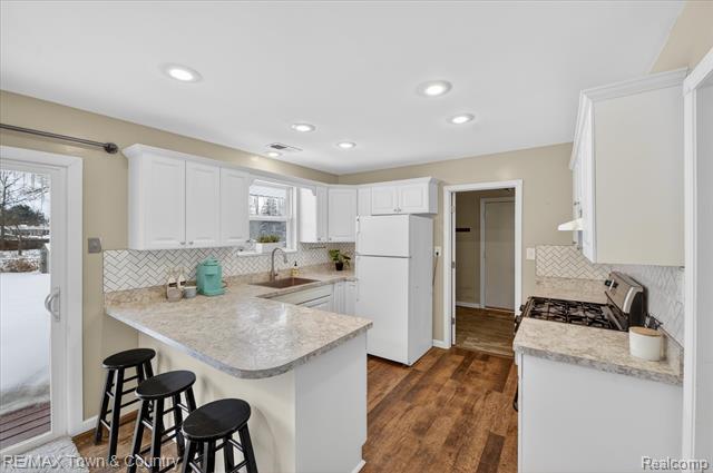 Builiding view five for 109 N Corbin, Holly, MI. 48442