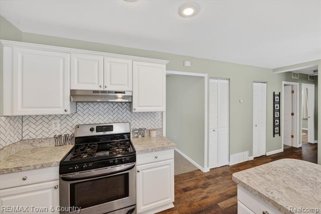 Builiding view nine for 109 N Corbin, Holly, MI. 48442