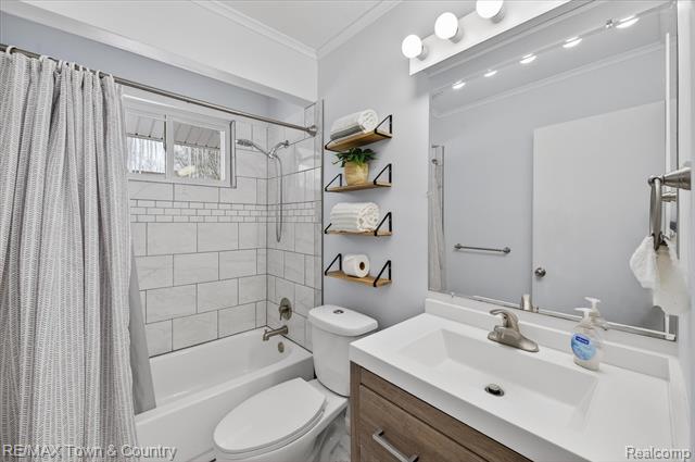 Builiding view nineteen for 109 N Corbin, Holly, MI. 48442