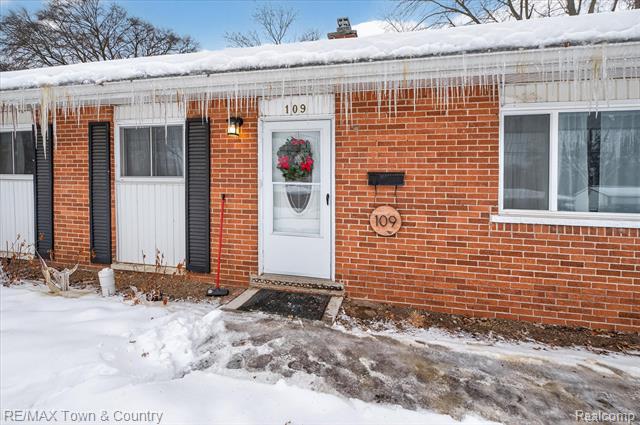 Builiding view one for 109 N Corbin, Holly, MI. 48442