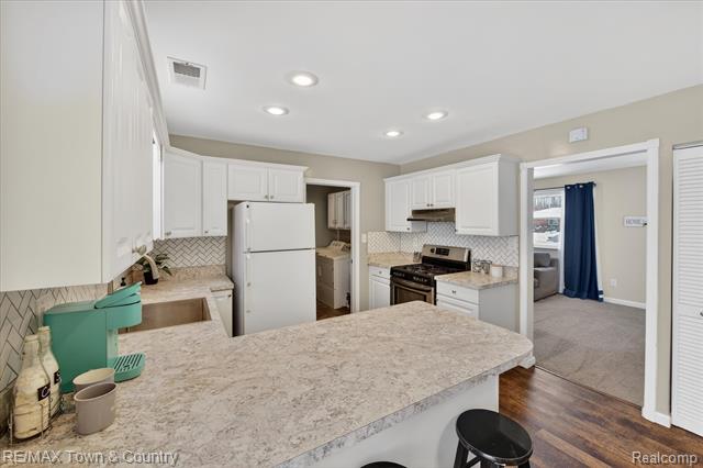 Builiding view six for 109 N Corbin, Holly, MI. 48442