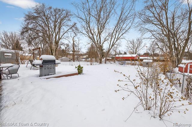 Builiding view twenty six for 109 N Corbin, Holly, MI. 48442