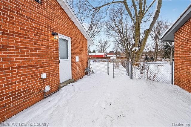 Builiding view twenty two for 109 N Corbin, Holly, MI. 48442