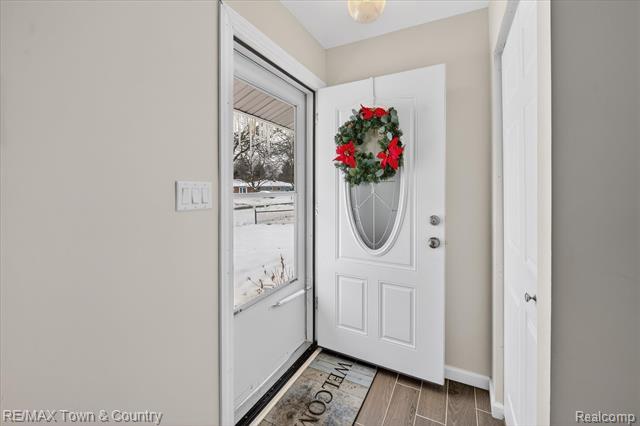 Builiding view two for 109 N Corbin, Holly, MI. 48442