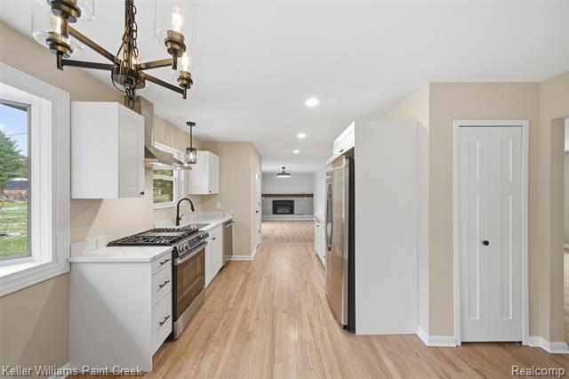 Builiding view fifteen for 108 Menasha, Lake Orion, MI. 48362