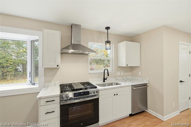 Builiding view four for 108 Menasha, Lake Orion, MI. 48362