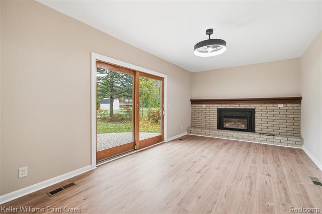 Builiding view six for 108 Menasha, Lake Orion, MI. 48362