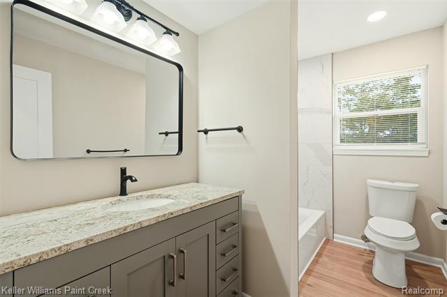 Builiding view thirteen for 108 Menasha, Lake Orion, MI. 48362