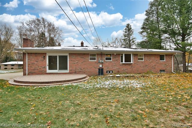 Builiding view twenty five for 108 Menasha, Lake Orion, MI. 48362