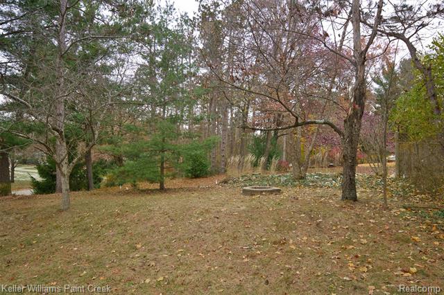 Builiding view twenty four for 108 Menasha, Lake Orion, MI. 48362