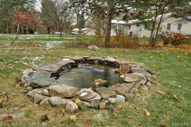 Builiding view twenty seven for 108 Menasha, Lake Orion, MI. 48362