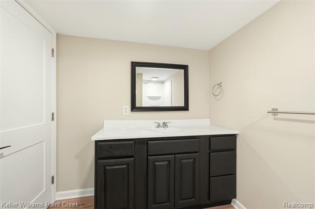 Builiding view twenty for 108 Menasha, Lake Orion, MI. 48362