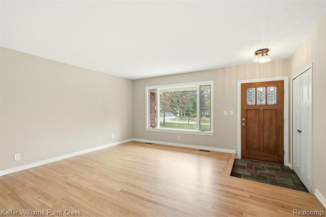 Builiding view two for 108 Menasha, Lake Orion, MI. 48362