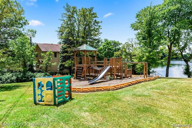 Builiding view five for 1146 S Long Lake, Lake Orion, MI. 48362