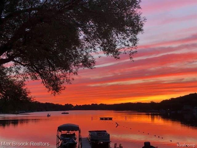Builiding view thirty eight for 1146 S Long Lake, Lake Orion, MI. 48362