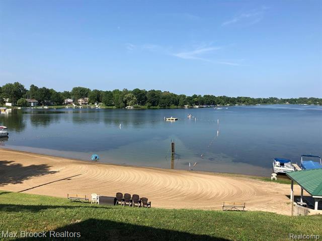 Builiding view thirty five for 1146 S Long Lake, Lake Orion, MI. 48362