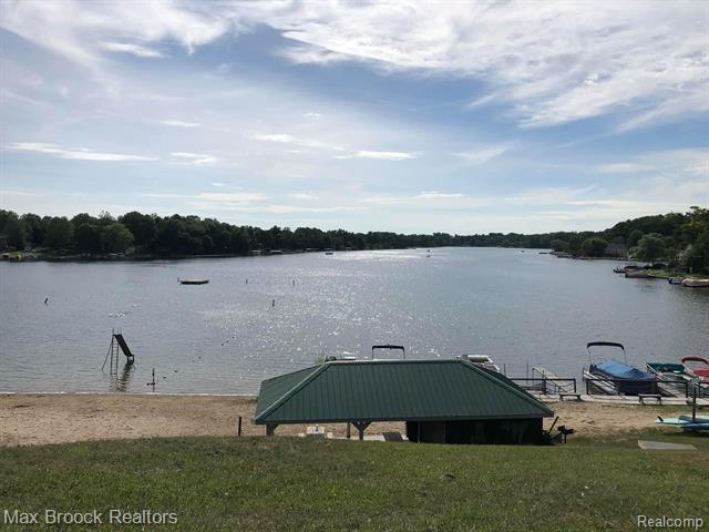 Builiding view thirty four for 1146 S Long Lake, Lake Orion, MI. 48362