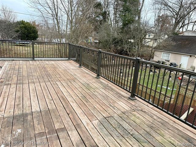 Builiding view twenty eight for 1146 S Long Lake, Lake Orion, MI. 48362