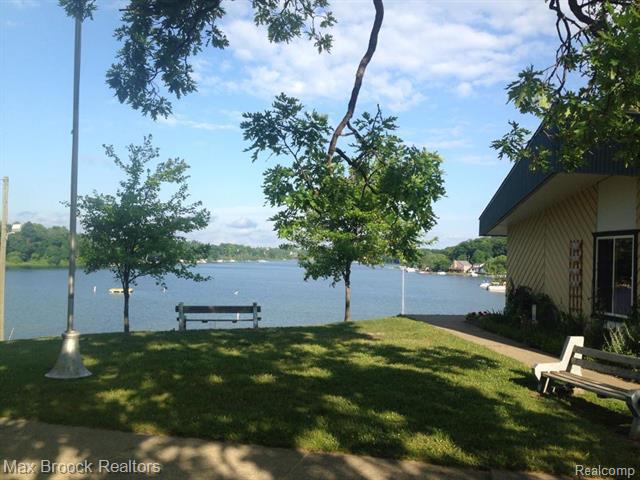 Builiding view twenty nine for 1146 S Long Lake, Lake Orion, MI. 48362