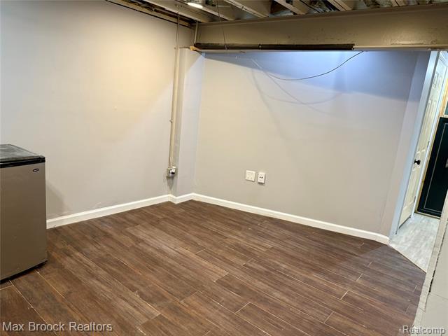 Builiding view twenty one for 1146 S Long Lake, Lake Orion, MI. 48362