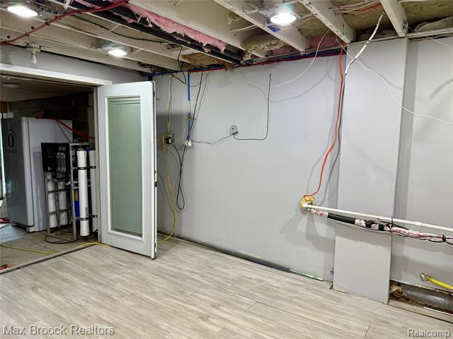 Builiding view twenty six for 1146 S Long Lake, Lake Orion, MI. 48362