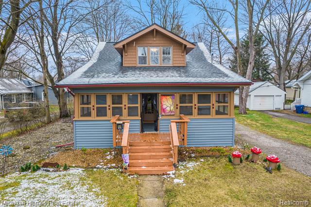 front view for 115 Park Ave, Holly, Mi. 48442