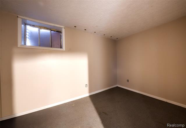 Builiding view forty three for 433 N Saginaw, Holly, MI. 48442