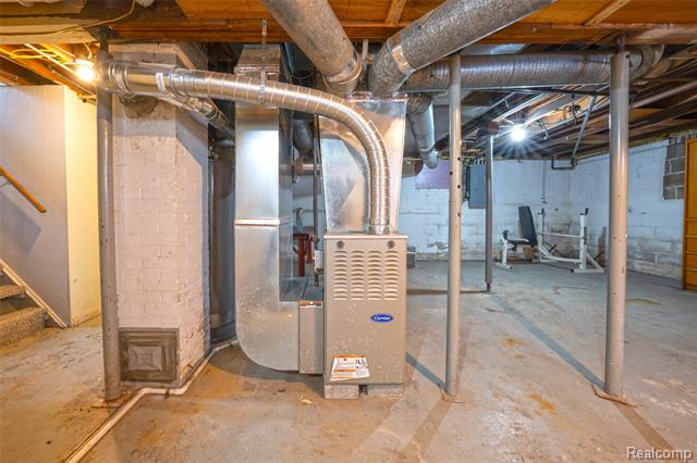 Builiding view forty two for 433 N Saginaw, Holly, MI. 48442