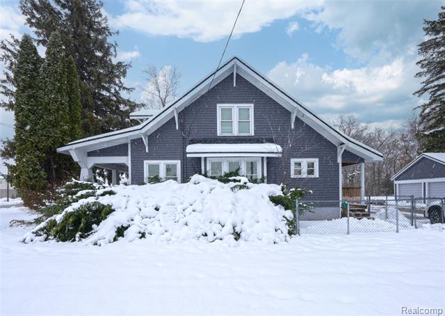 Builiding view four for 433 N Saginaw, Holly, MI. 48442