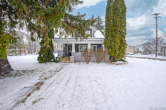 Builiding view one for 433 N Saginaw, Holly, MI. 48442