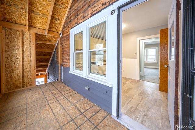 Builiding view thirty eight for 433 N Saginaw, Holly, MI. 48442