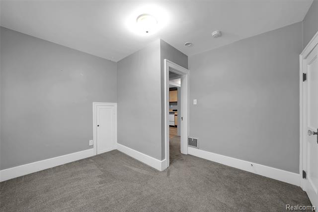 Builiding view thirty four for 433 N Saginaw, Holly, MI. 48442