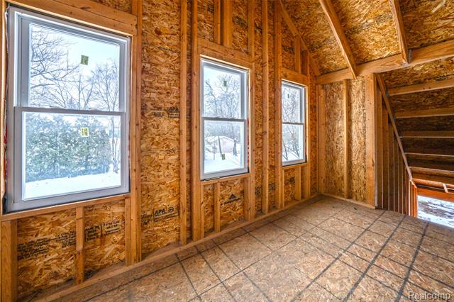 Builiding view thirty nine for 433 N Saginaw, Holly, MI. 48442