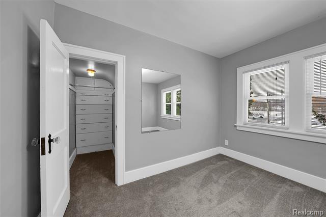 Builiding view thirty one for 433 N Saginaw, Holly, MI. 48442